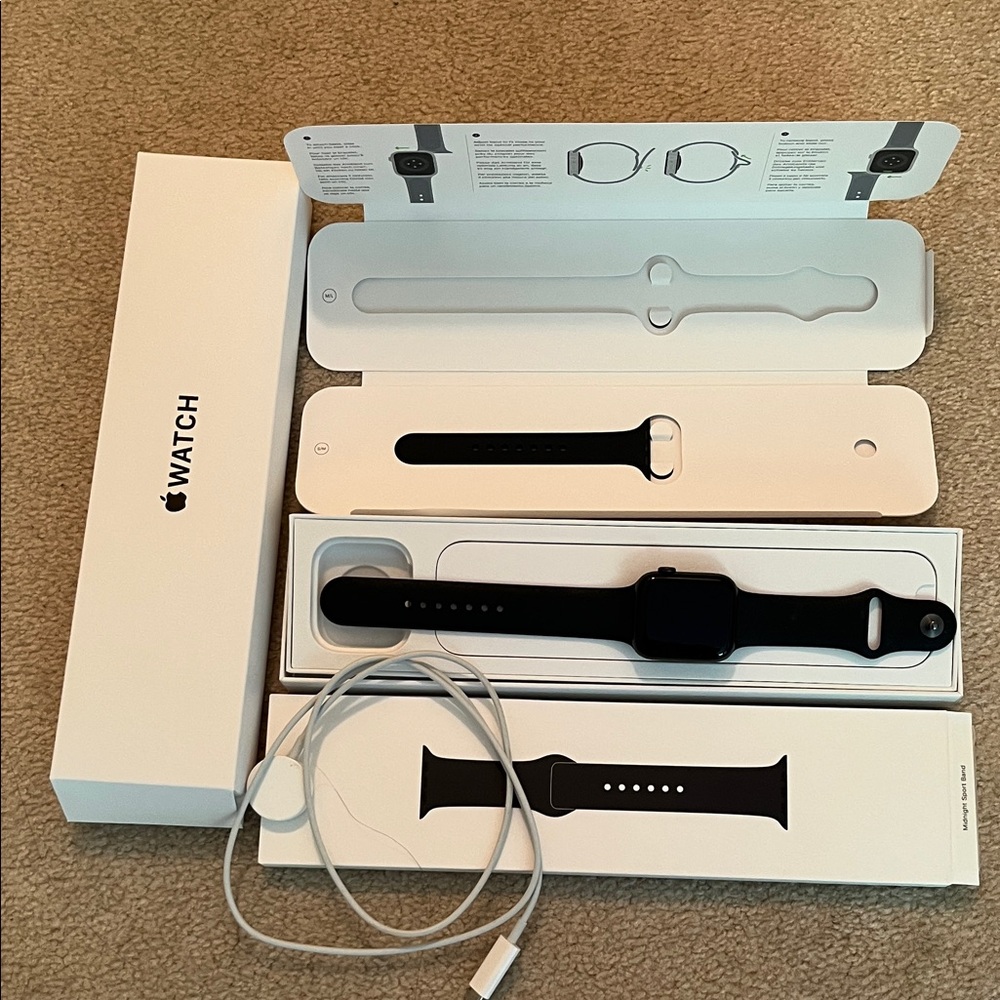 Apple SE Space Grey Aluminum case Midnight Sport Band 44MM